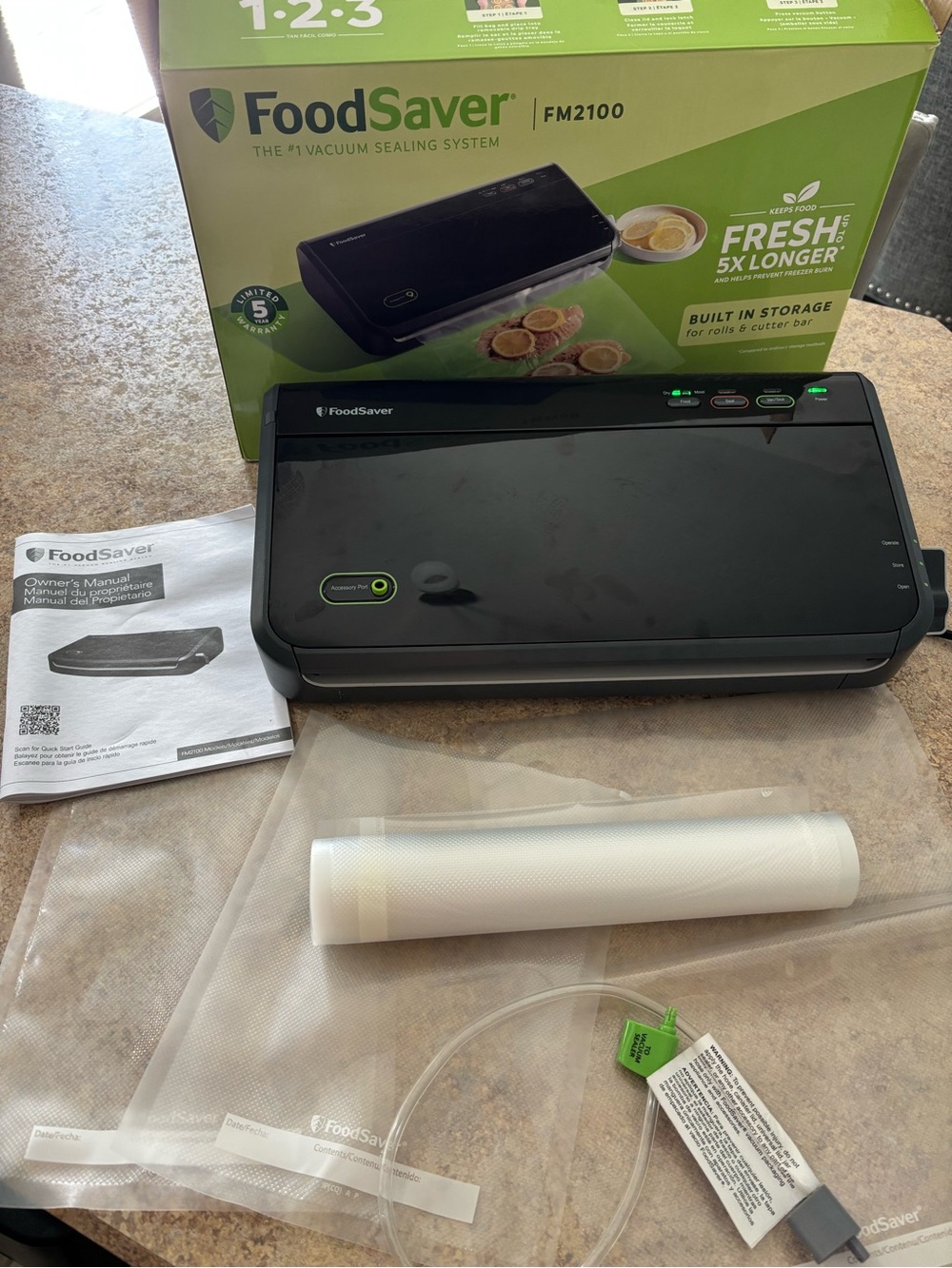 FoodSaver FM2100 Vacuum Sealer System w/ Box Bags Roll Hose Manual Tested Works
